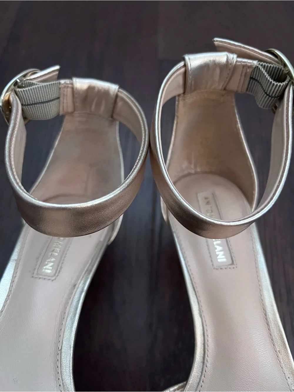 Antonio Melani Champagne Gold Criss Cross Toe Heels Size 6.5